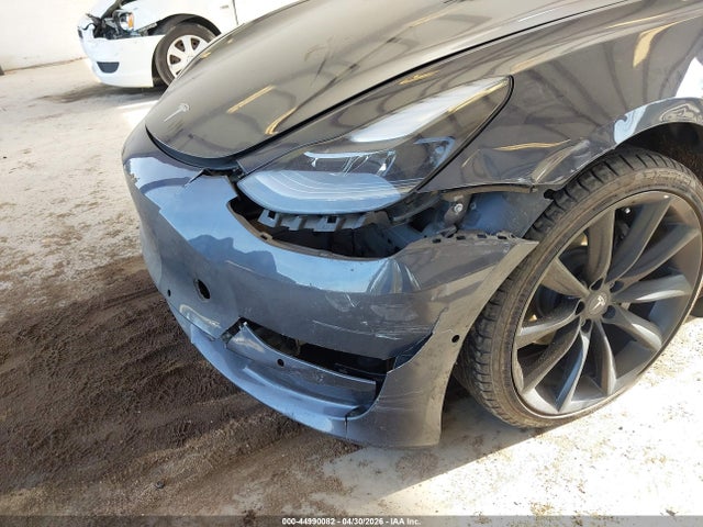 44990082 :رقم المزاد ، 5YJ3E1EAXMF987185 vin ، 2021 Tesla Model 3 Standard Range Plus Rear-wheel Drive مزاد بيع