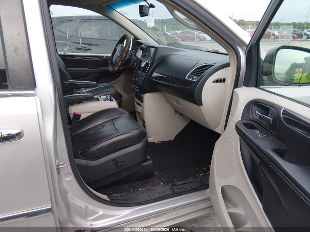 44990134 :رقم المزاد ، 2A4RR8DG8BR615448 vin ، 2011 Chrysler Town & Country Touring-l مزاد بيع