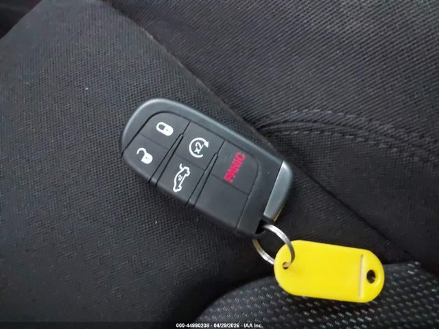 ZACCJABT3FPB97157 Jeep Renegade Latitude