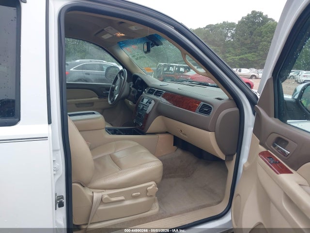 44990266 :رقم المزاد ، 1GNSCBE09BR240688 vin ، 2011 Chevrolet Tahoe Lt مزاد بيع