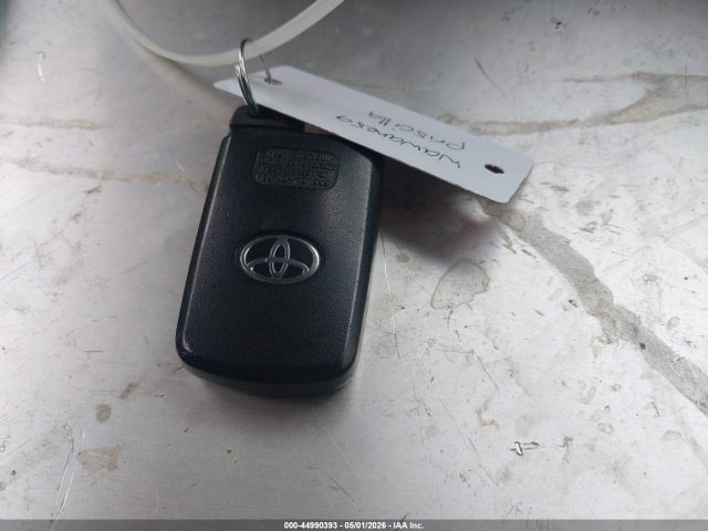 JTDKDTB30G1125462 Toyota Prius C Four