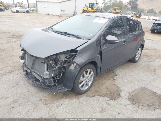 JTDKDTB30G1125462 Toyota Prius C Four