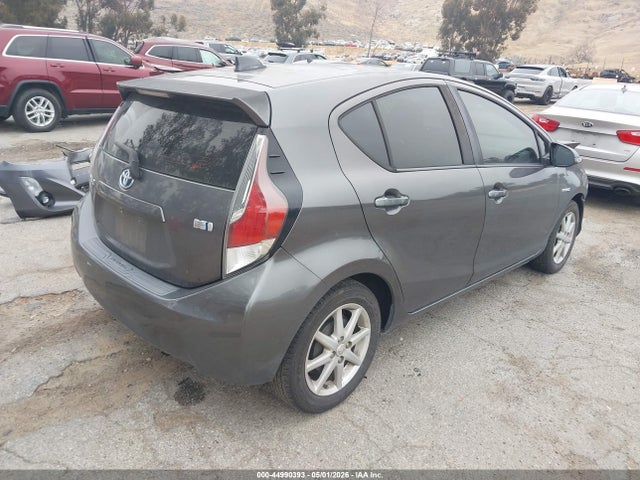 JTDKDTB30G1125462 Toyota Prius C Four