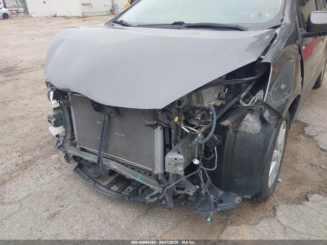 JTDKDTB30G1125462 Toyota Prius C Four