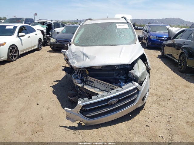 1FMCU9J94HUB10262 Ford Escape Titanium