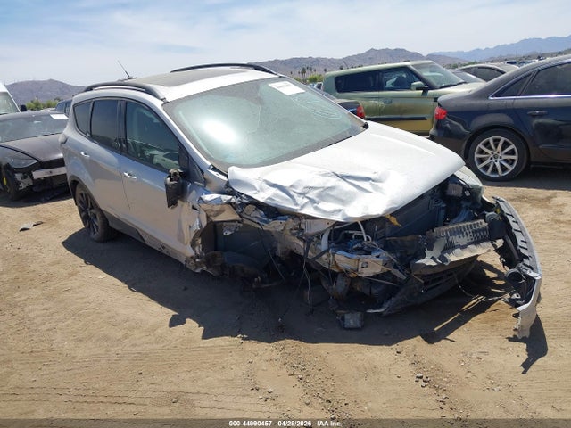 1FMCU9J94HUB10262 Ford Escape Titanium