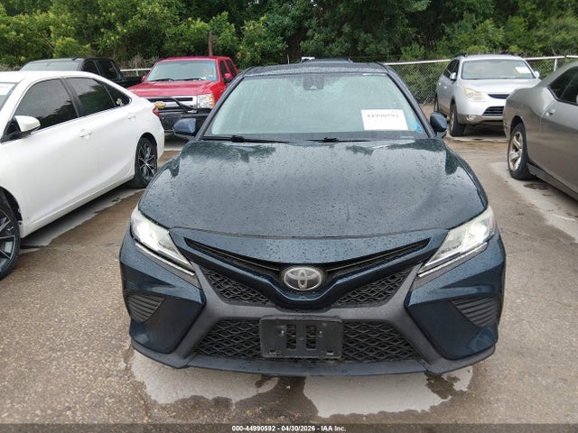 44990592 :رقم المزاد ، 4T1B11HK2KU702877 vin ، 2019 Toyota Camry Se مزاد بيع