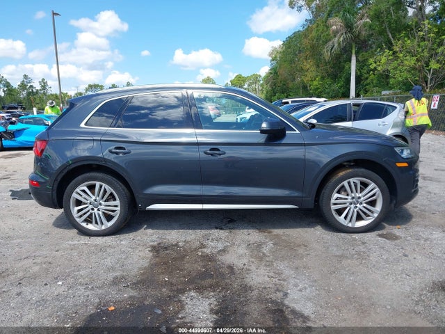 2018 Audi Q5 2.0t Premium/2.0t Tech Premium მანქანა იყიდება აუქციონზე, vin: WA1BNAFY6J2212320, აუქციონის ნომერი: 44990607