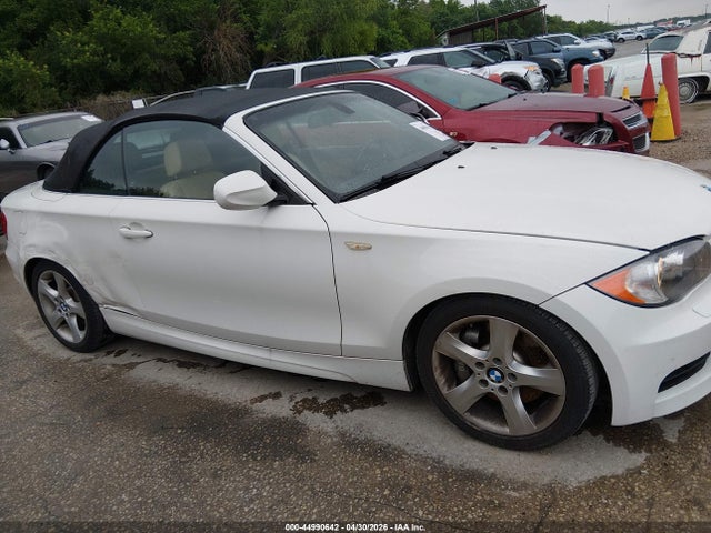 44990642 :رقم المزاد ، WBAUN7C59BVM25500 vin ، 2011 Bmw 135i مزاد بيع