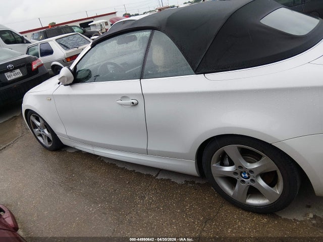 44990642 :رقم المزاد ، WBAUN7C59BVM25500 vin ، 2011 Bmw 135i مزاد بيع