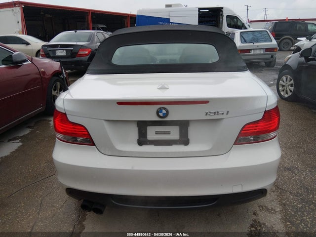 44990642 :رقم المزاد ، WBAUN7C59BVM25500 vin ، 2011 Bmw 135i مزاد بيع