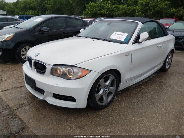 44990642 :رقم المزاد ، WBAUN7C59BVM25500 vin ، 2011 Bmw 135i مزاد بيع