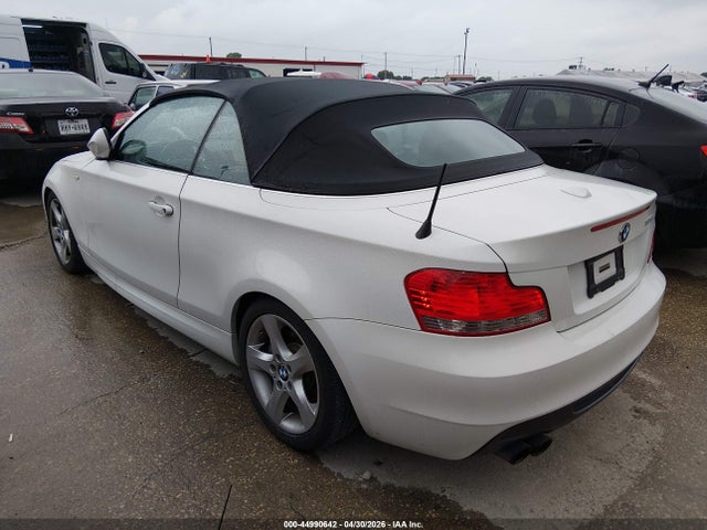 44990642 :رقم المزاد ، WBAUN7C59BVM25500 vin ، 2011 Bmw 135i مزاد بيع