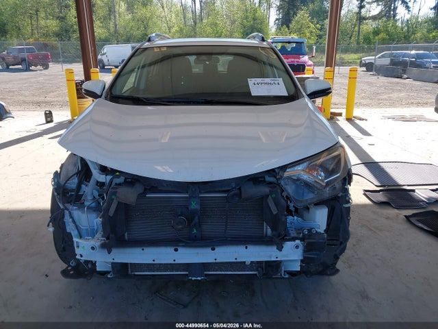 JTMRFREV1HJ121351 Toyota Rav4 Xle