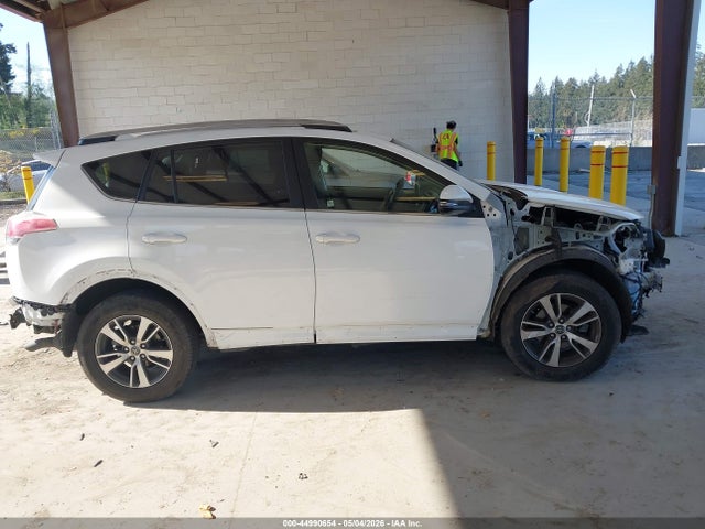 JTMRFREV1HJ121351 Toyota Rav4 Xle