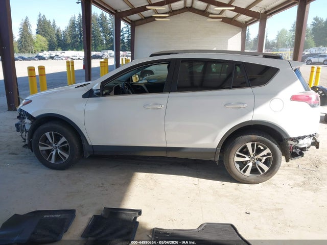 JTMRFREV1HJ121351 Toyota Rav4 Xle