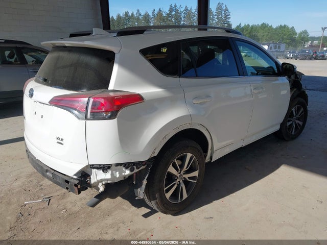 JTMRFREV1HJ121351 Toyota Rav4 Xle