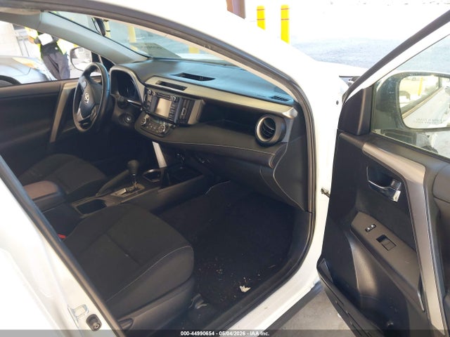 JTMRFREV1HJ121351 Toyota Rav4 Xle