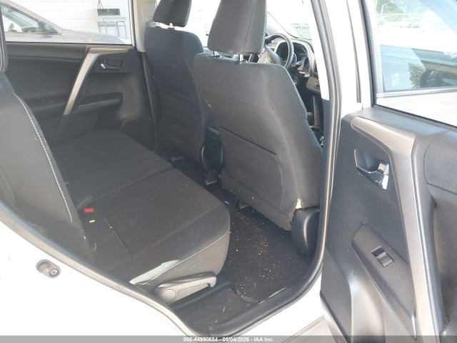 JTMRFREV1HJ121351 Toyota Rav4 Xle