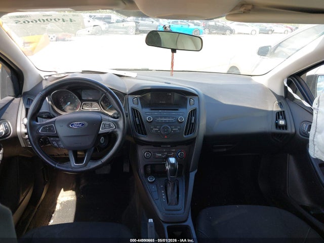 2015 Ford Focus Se მანქანა იყიდება აუქციონზე, vin: 1FADP3F20FL231727, აუქციონის ნომერი: 44990665