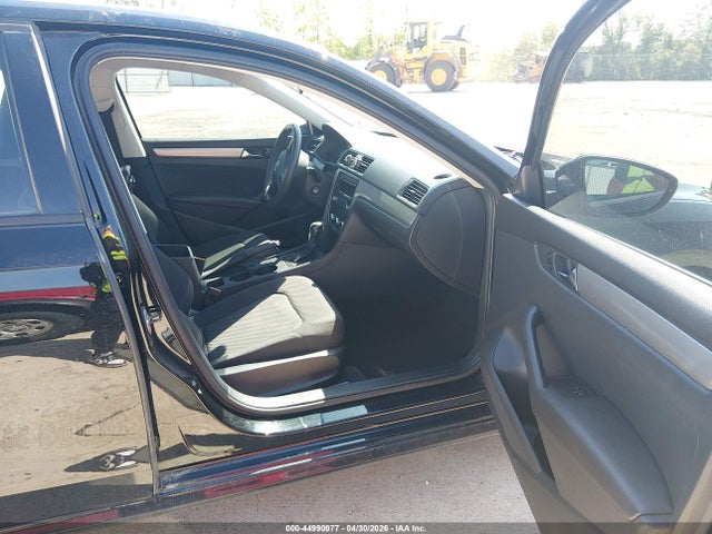2012 Volkswagen Passat 2.5l S მანქანა იყიდება აუქციონზე, vin: 1VWAP7A3XCC003568, აუქციონის ნომერი: 44990977