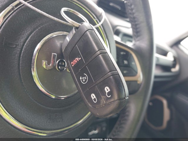 Продажа на аукционе авто 2016 Jeep Renegade Latitude, vin: ZACCJABT0GPE18523, номер лота: 44990989