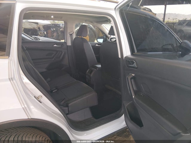 44991041 :رقم المزاد ، 3VV2B7AX3JM222166 vin ، 2018 Volkswagen Tiguan 2.0t Se/2.0t Sel مزاد بيع