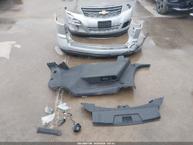 44991199 :رقم المزاد ، 1GNKRHKD1FJ376164 vin ، 2015 Chevrolet Traverse 2lt مزاد بيع