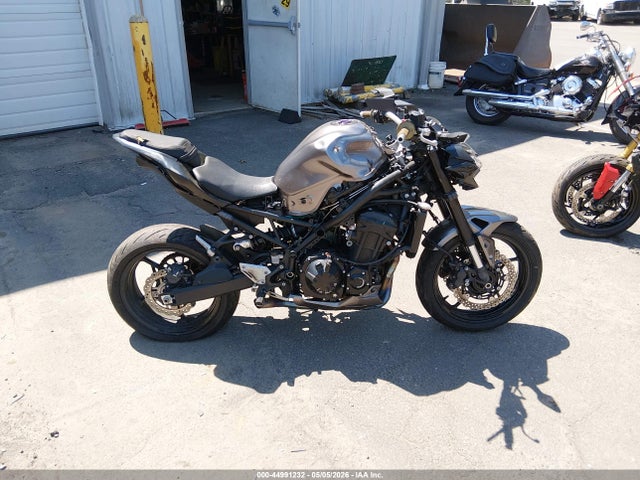 ML5ZRDF17PDA61365 Kawasaki Zr900 F
