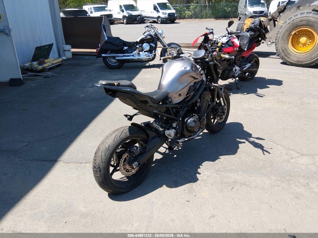 ML5ZRDF17PDA61365 Kawasaki Zr900 F