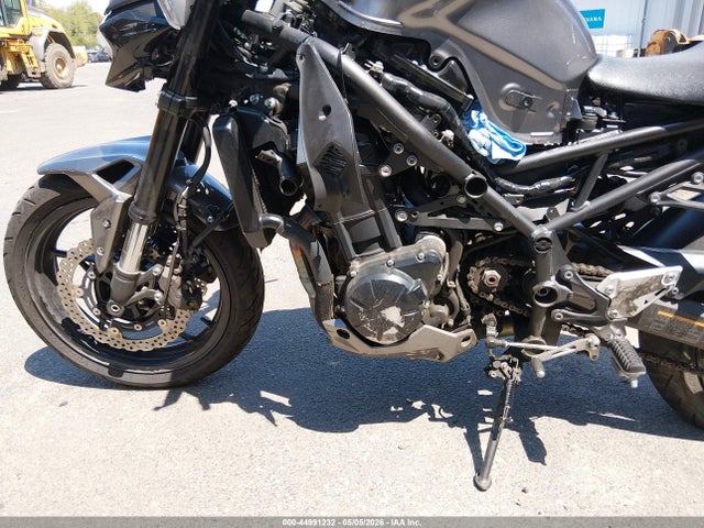 ML5ZRDF17PDA61365 Kawasaki Zr900 F