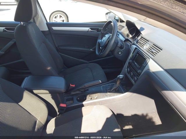 Aukcja sprzedaży 2017 Volkswagen Passat 1.8t S, vin: 1VWAT7A39HC024916, numer aukcji: 44991314