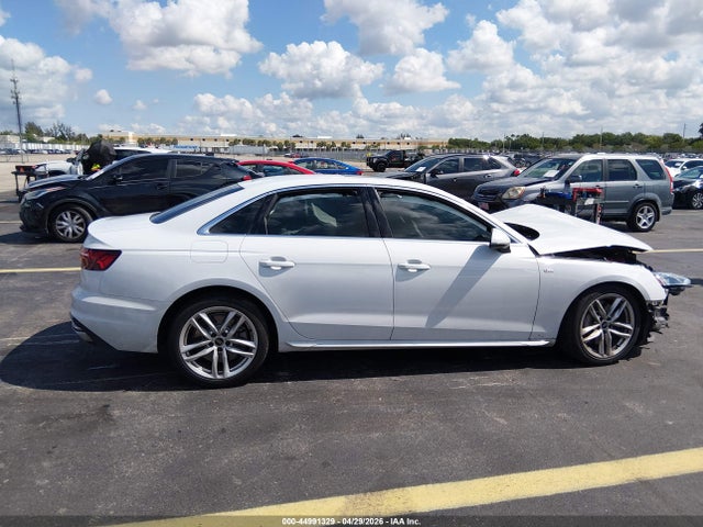 Aukcja sprzedaży 2022 Audi A4 Premium Plus 45 Tfsi S Line Quattro S Tronic, vin: WAUEAAF44NN014591, numer aukcji: 44991329