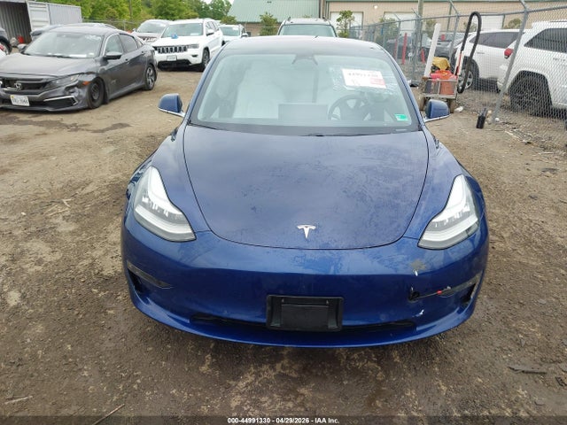 44991330 :رقم المزاد ، 5YJ3E1EBXJF096558 vin ، 2018 Tesla Model 3 Long Range/performance مزاد بيع