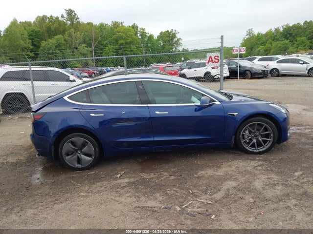 44991330 :رقم المزاد ، 5YJ3E1EBXJF096558 vin ، 2018 Tesla Model 3 Long Range/performance مزاد بيع