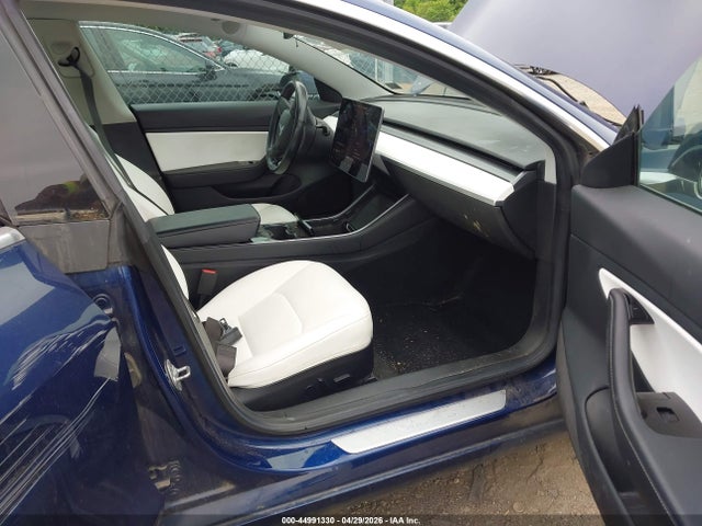 44991330 :رقم المزاد ، 5YJ3E1EBXJF096558 vin ، 2018 Tesla Model 3 Long Range/performance مزاد بيع