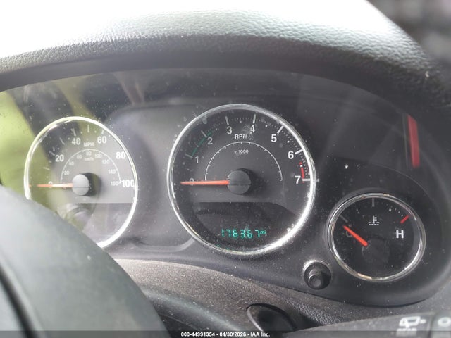 44991354 :رقم المزاد ، 1C4BJWDGXFL555318 vin ، 2015 Jeep Wrangler Unlimited Sport مزاد بيع