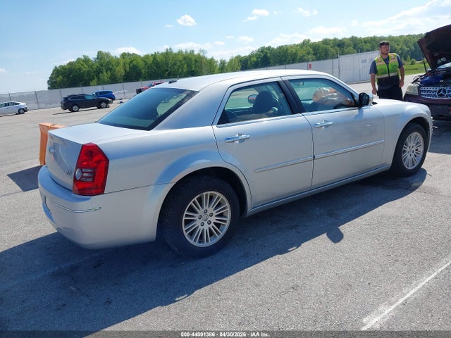 2010 Chrysler 300 Touring/signature Series/executive Series მანქანა იყიდება აუქციონზე, vin: 2C3CA5CV0AH167619, აუქციონის ნომერი: 44991386