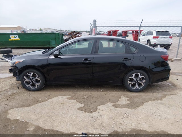 3KPF24AD8KE109605 KIA Forte Lxs