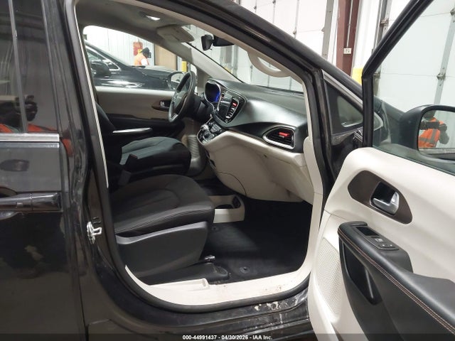 44991437 :رقم المزاد ، 2C4RC1DG5HR610618 vin ، 2017 Chrysler Pacifica Touring مزاد بيع