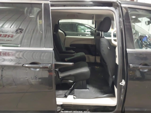 44991437 :رقم المزاد ، 2C4RC1DG5HR610618 vin ، 2017 Chrysler Pacifica Touring مزاد بيع