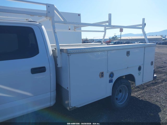 1FD8W3HT9MED02957 Ford F-350 Chassis Xlt