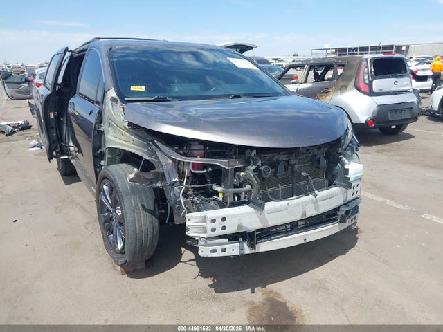 44991583 :رقم المزاد ، 5TDDRKEC7MS070880 vin ، 2021 Toyota Sienna Xse مزاد بيع
