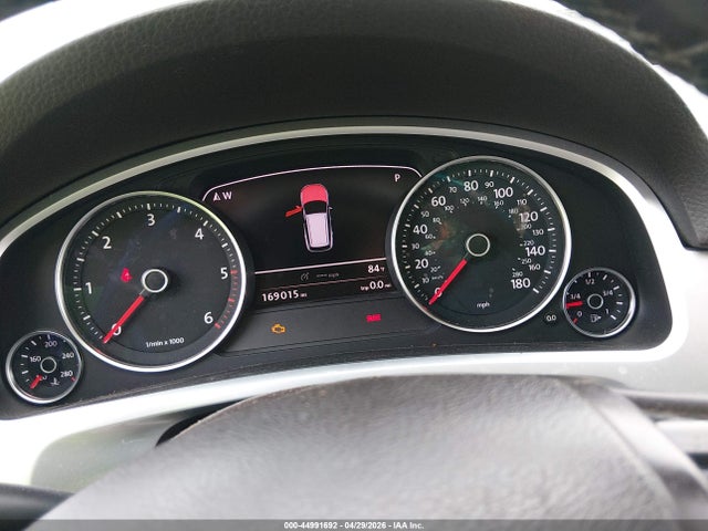 2012 Volkswagen Touareg Tdi Lux მანქანა იყიდება აუქციონზე, vin: WVGFK9BP6CD004808, აუქციონის ნომერი: 44991692