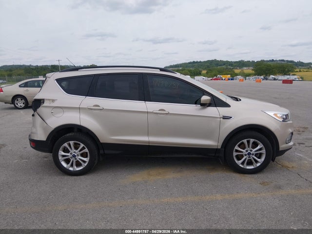 1FMCU0GD5HUA38236 Ford ESCAPE SE