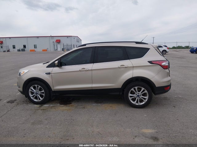 1FMCU0GD5HUA38236 Ford ESCAPE SE