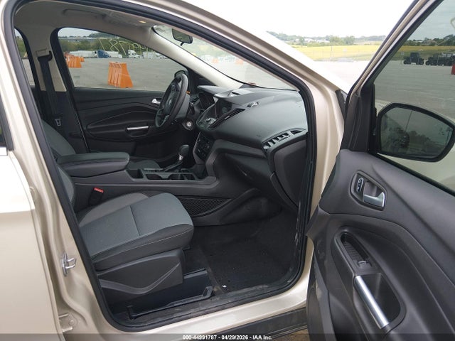 1FMCU0GD5HUA38236 Ford ESCAPE SE