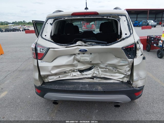 1FMCU0GD5HUA38236 Ford ESCAPE SE