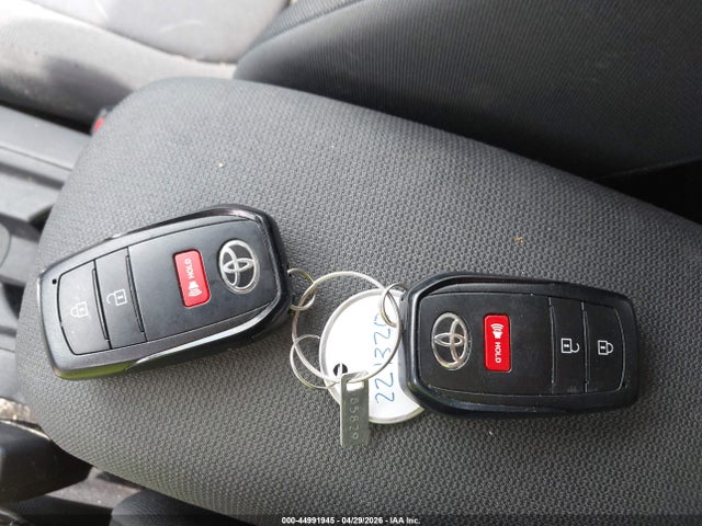 44991945 :رقم المزاد ، 7MUCAAAG9NV005963 vin ، 2022 Toyota Corolla Cross Le مزاد بيع