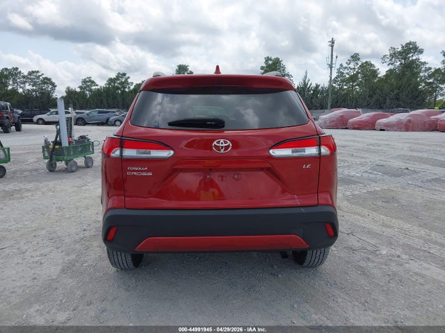44991945 :رقم المزاد ، 7MUCAAAG9NV005963 vin ، 2022 Toyota Corolla Cross Le مزاد بيع